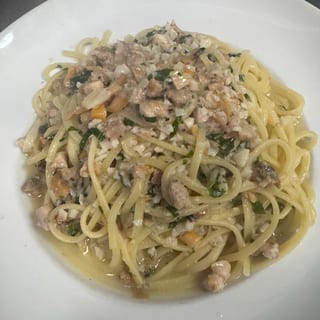 Pasta with Red Or White Clam Sauce